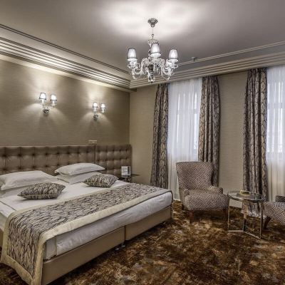Deluxe Double Room Ambassadori Promo Code