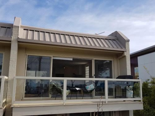 两卧室联排别墅