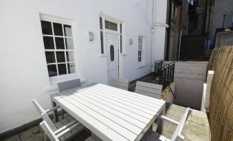 Marine Cottage - Parking - by Brighton Holiday Lets