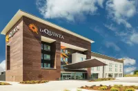 La Quinta Inn & Suites by Wyndham Wichita Northeast Hotels in 