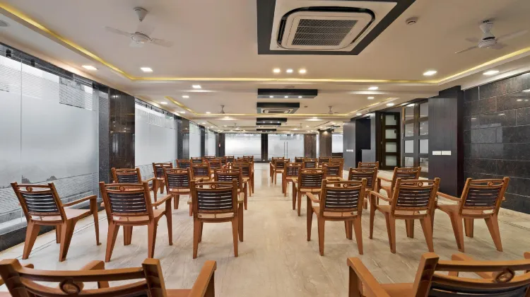 Treebo Trend Sreema - 8 Km Away from Eden Gardens, Kolkata 食事・レストラン