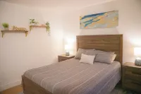 Guest Favorite! Easy Walk to Beach/Food & Shops + Private Parking