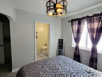 Updated Higgins Cottage w/ AC - Walking Distance to Higgins & Boat Parking Hoteles en Municipio de Gerrish