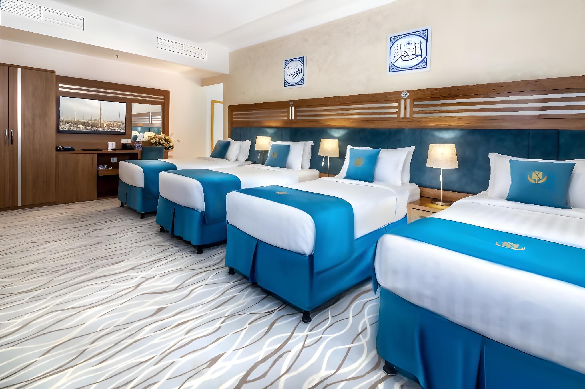 标准房， 多张床， 城市景观