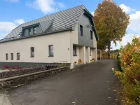 Holiday Home in Bullingen with Garden Hotels in 