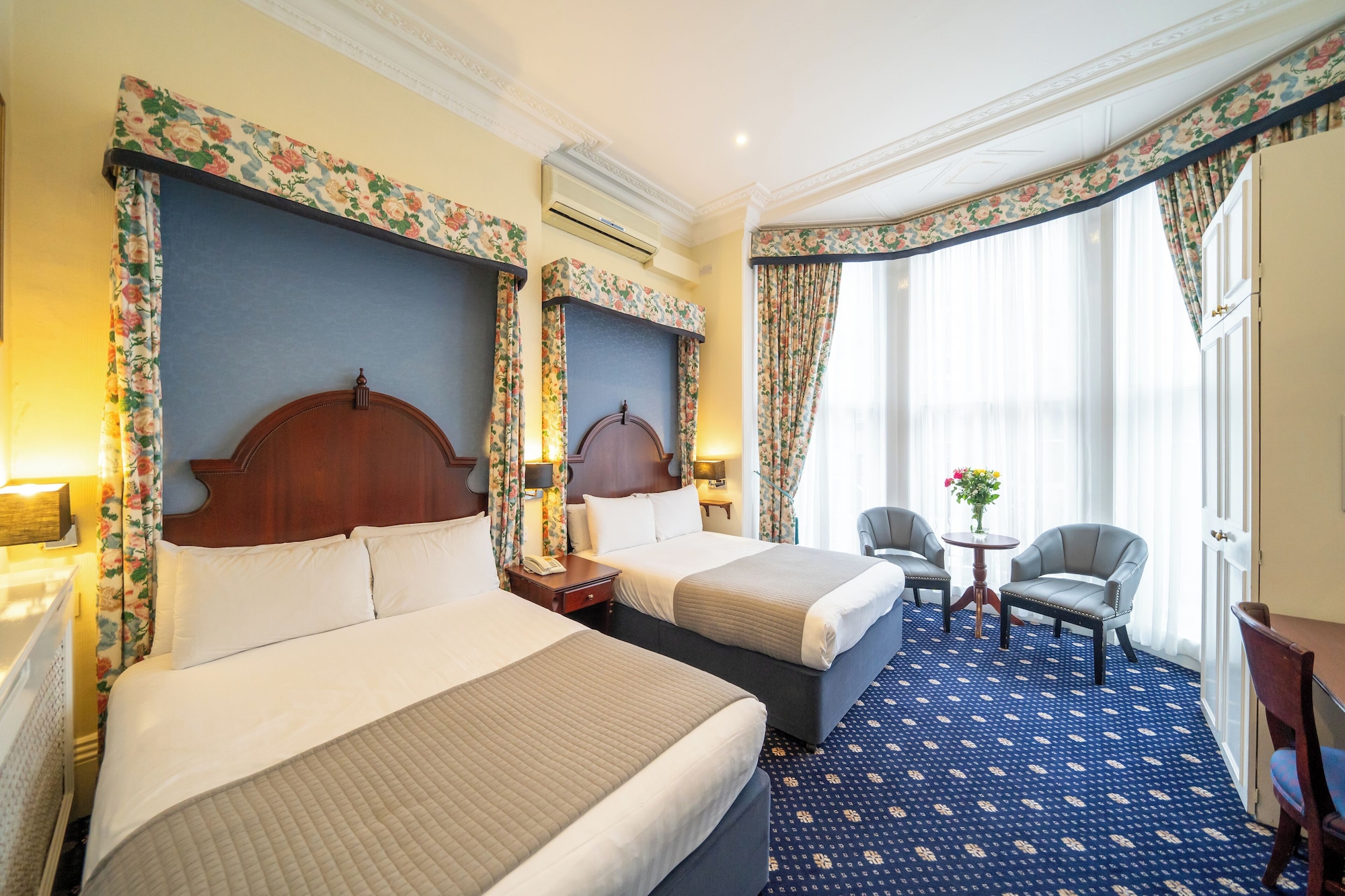 家庭间－带连接浴室