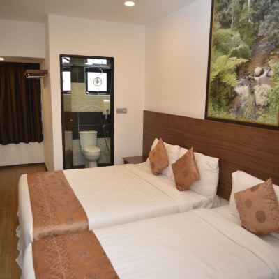 Deluxe Triple Room Kupon Highlanders Hotel