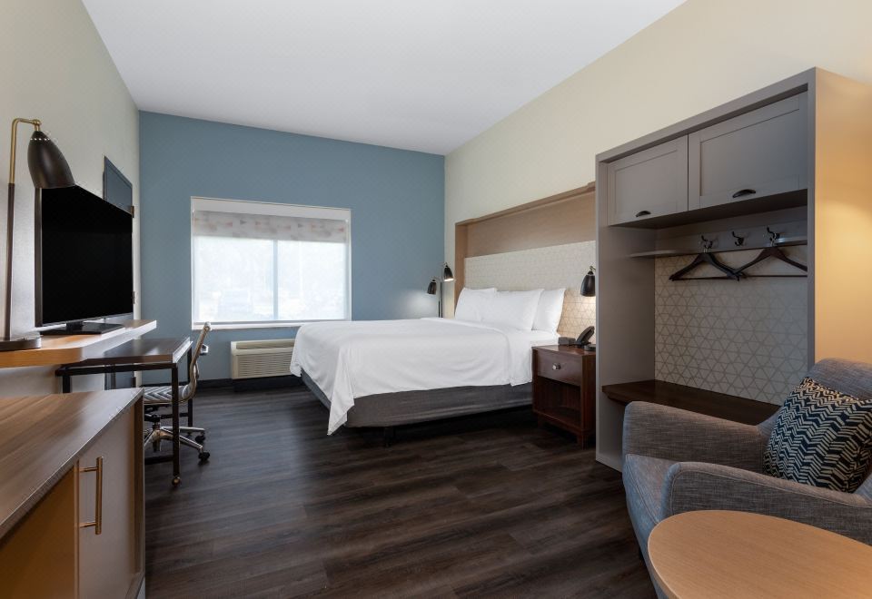 标准特大床房，带通讯无障碍的无障碍淋浴