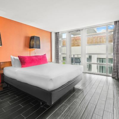 Deluxe King Room With Balcony Fairwind Hotel Miami Promo Code