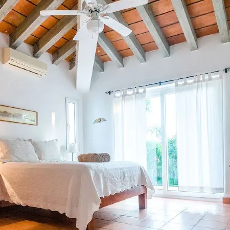 Contemporary Villa in Lush,Tropical, Private Paradise