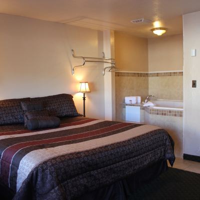 Deluxe Single Room, 1 King Bed, Jetted Tub Lava Spa Motel & RV Park Promo Code