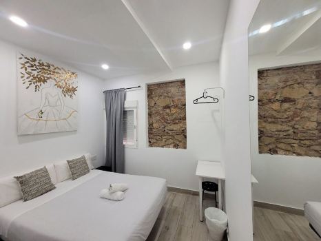 Ayz Silvela - Auto Check-in Property