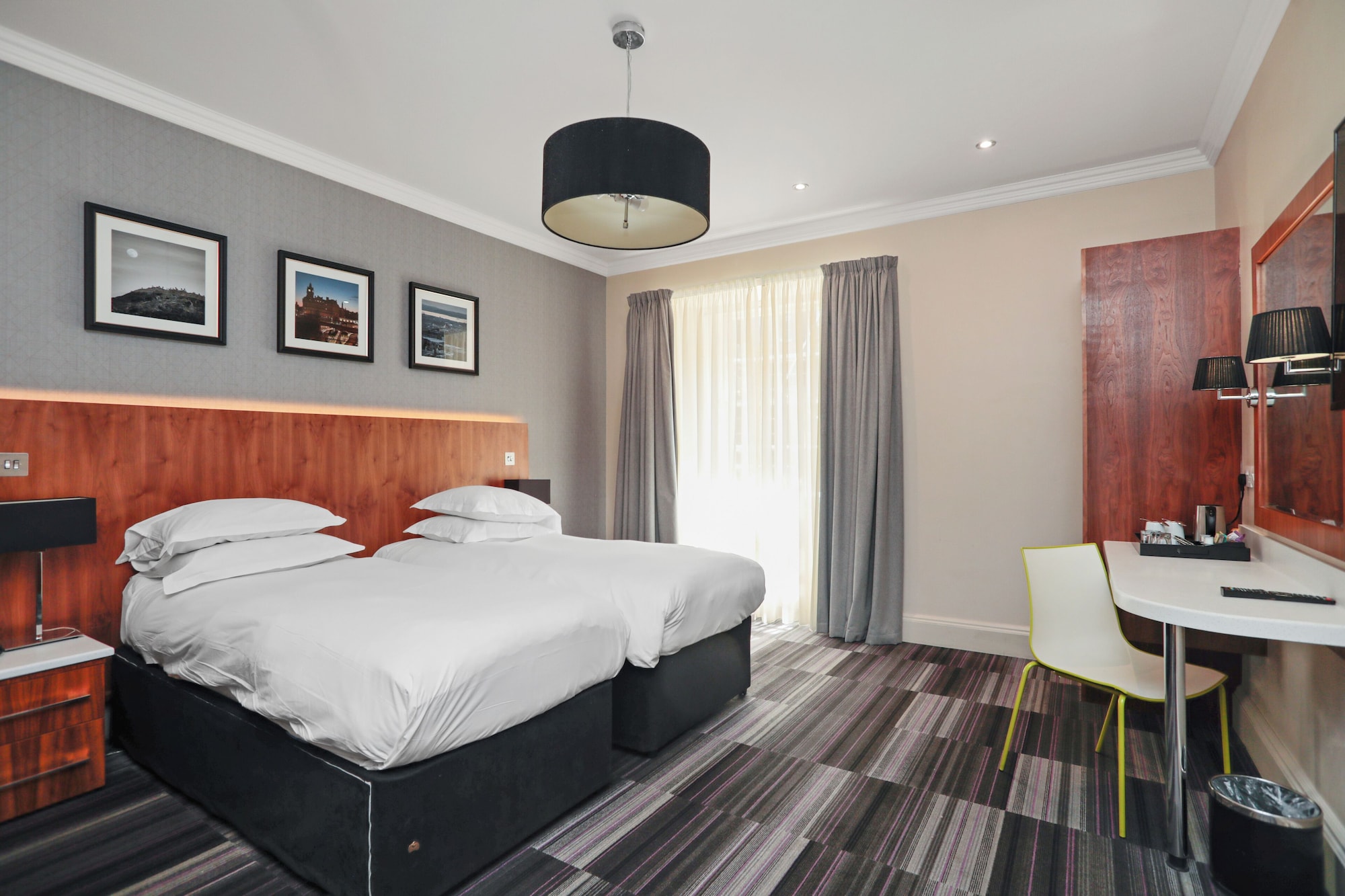 低层标准双床房