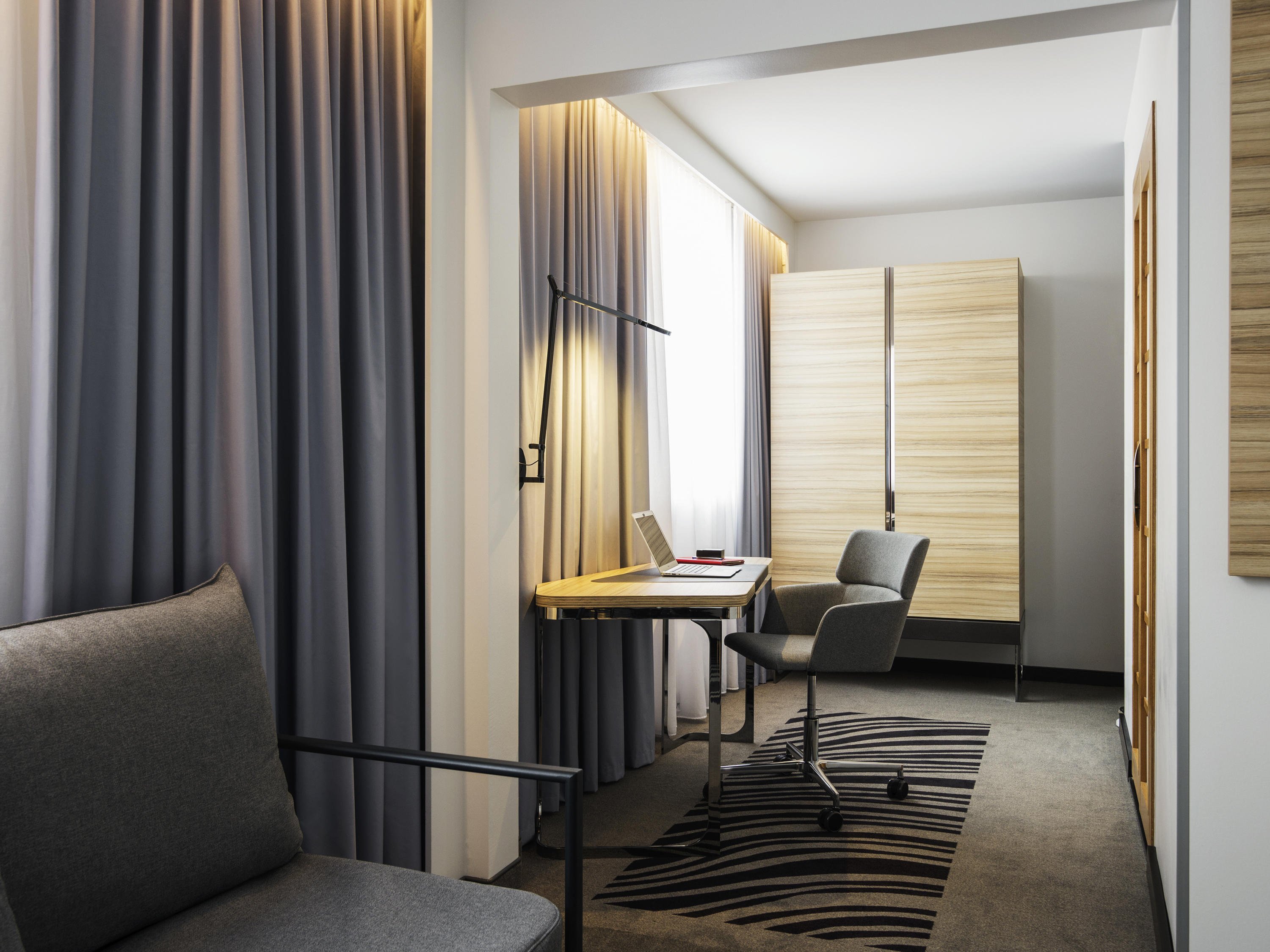 行政双人床房（带梳化床）