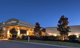 Eden Resort and Suites, BW Premier Collection - Housity
