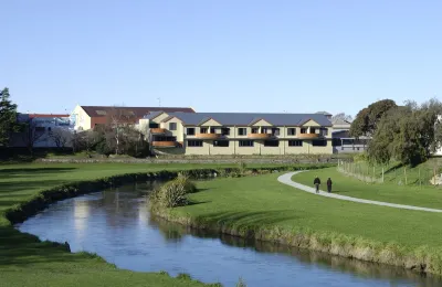 Waterfront Motel Hotele w: 