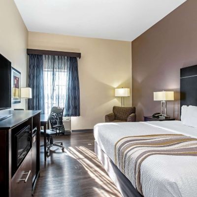 King Room-Accessible-Non-Smoking La Quinta by Wyndham Denver Gateway Park Promo Code