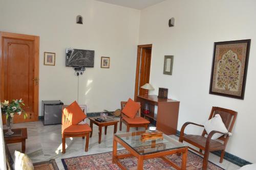 Sandy's Homestay双人或双床房享有园景