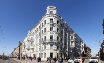 Art Apartment on Nevskiy Avenue