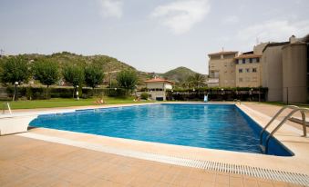 Ground Floor Facing the Sea, in Complex with Pool and Common Areas