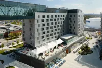 Courtyard  Montreal Laval Hotel a 