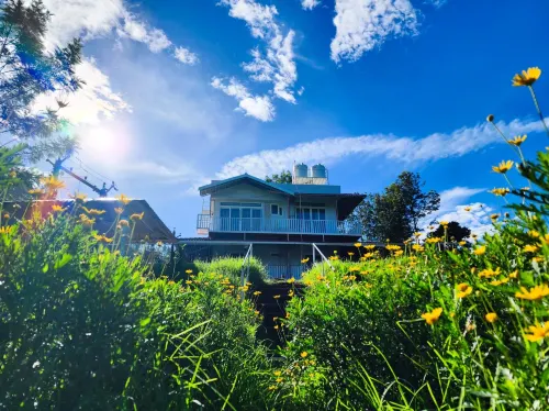 Cloud & Mist Inn-Stay with Mountain Views in Kotagiri, Near Ooty