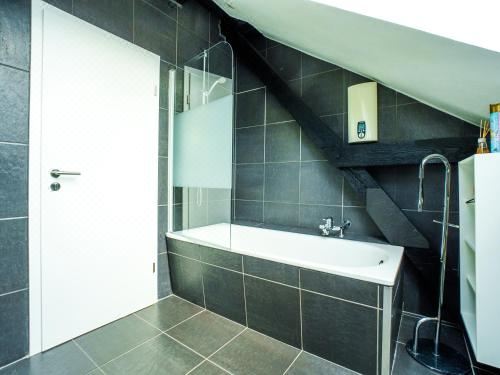 Urban Living Unter Den D?chern der G?ttinger Altstadt Large Twin Room With Shared Bathroom-8