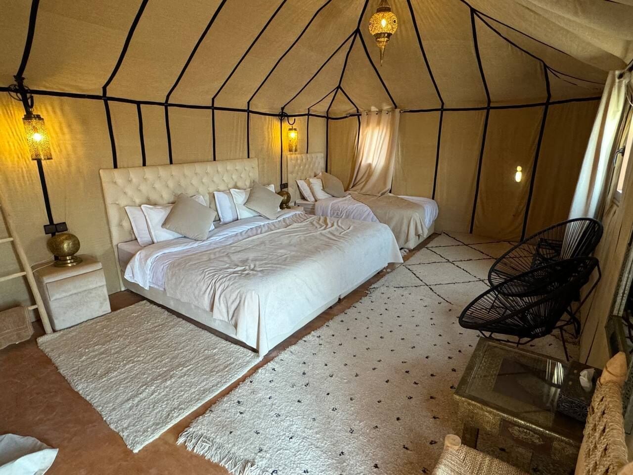 奢华帐篷， 1特大床， 沙漠景