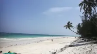 Travellers Paradise Diani - Hostel Hotele w: 