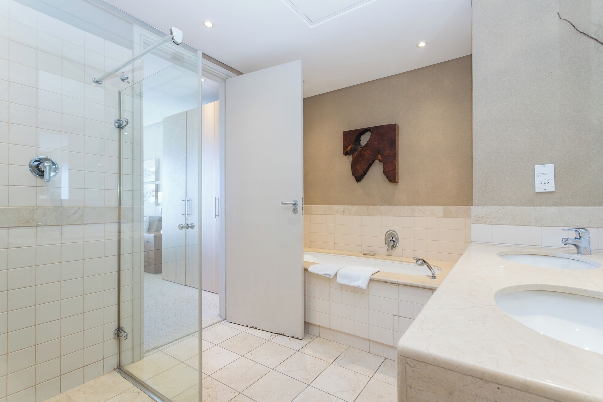 Mountain Marina Luxury Apartments两卧室尊贵间3