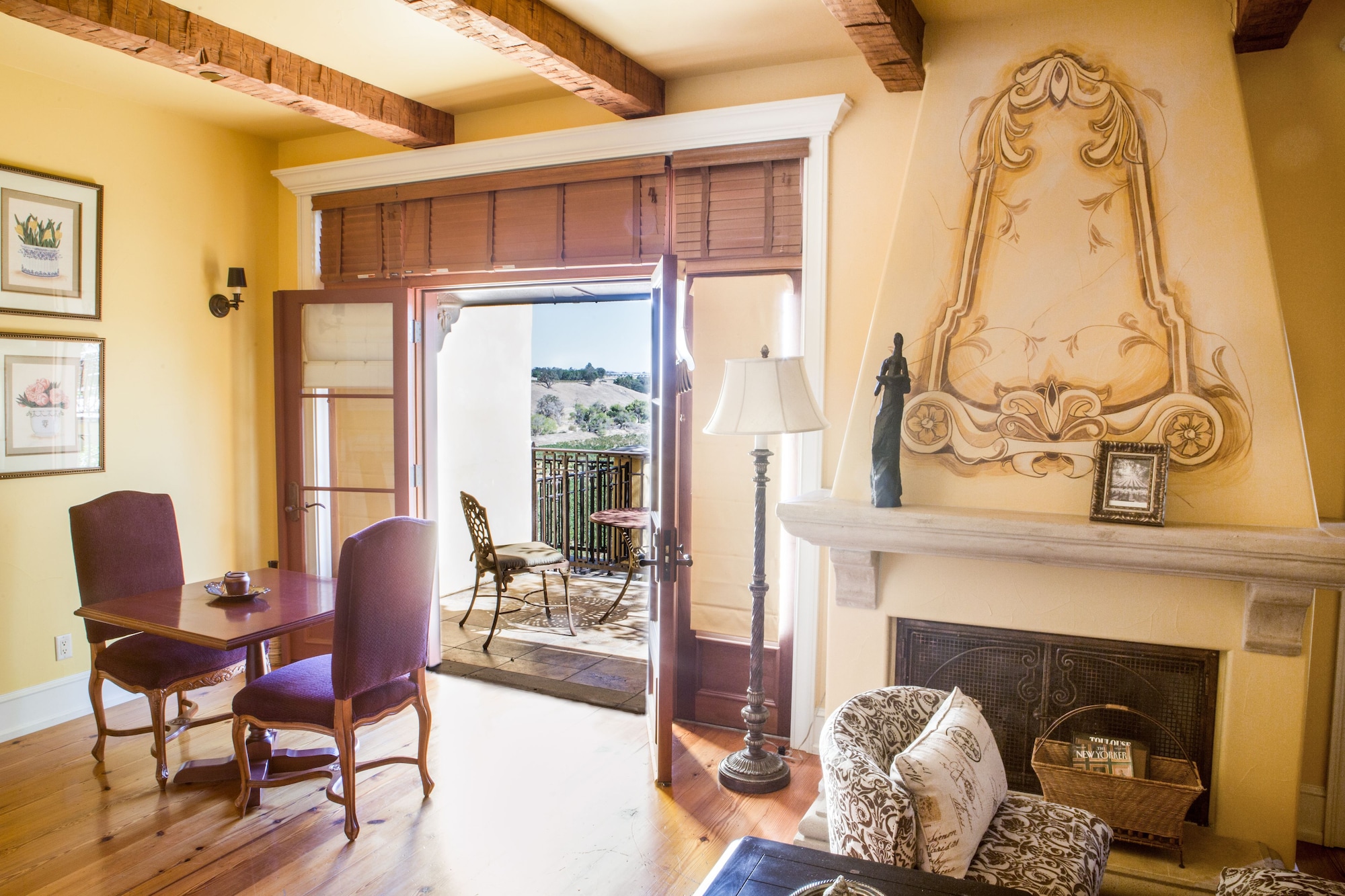 套房，1张大床，葡萄园景观（Muscat）