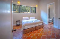 Luxury Cabin on Ski Bike Trail, 4Br, Hot Tub with Mountain Views