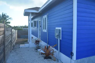 Beach Access House. with Beach Supplies. Ξενοδοχεία στην πόλη 