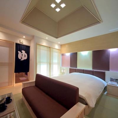 ラグジュアリールーム、1ベッドルーム、冷蔵庫&電子レンジ(クイーンベッド) デザインホテル ダブリュ ジップクラブ - アダルト オンリー クーポン