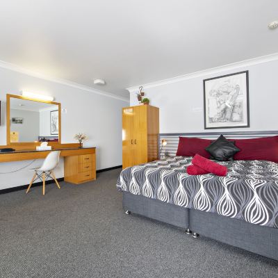Deluxe King Suite Shearing Shed Motor Inn Promo Code