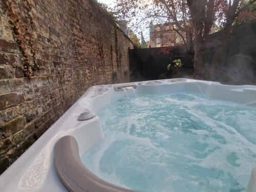 套房（带热水浴缸）