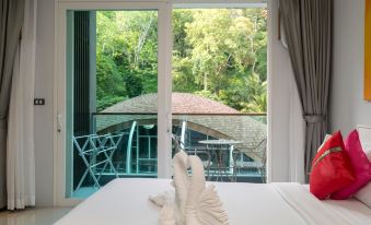 Et420 - Pool View Patong Studio with Pool and Shuttle to Beach