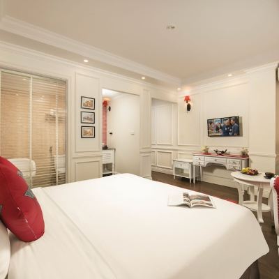 Honeymoon Suite, 1 King Bed with Sofa Bed, Bathtub, City View