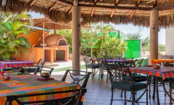 El Ameyal Hotel & Family Suites