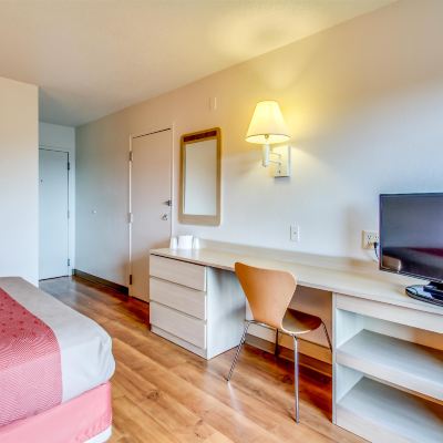 1張大床房 | 無煙房，含微波爐冰箱 布法羅6號汽車旅館 - 阿默斯特優惠