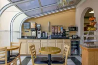 Super 8 by Wyndham McDonough GA