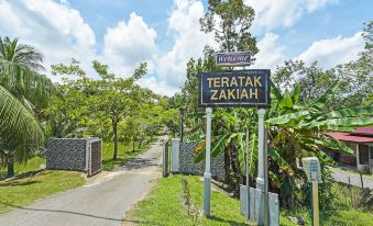 OYO 90636 Teratak Zakiah Chalet - Housity
