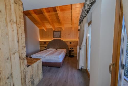 带阳台的三人房