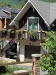 Studio in upscale, intimate Black Mountain neighborhood