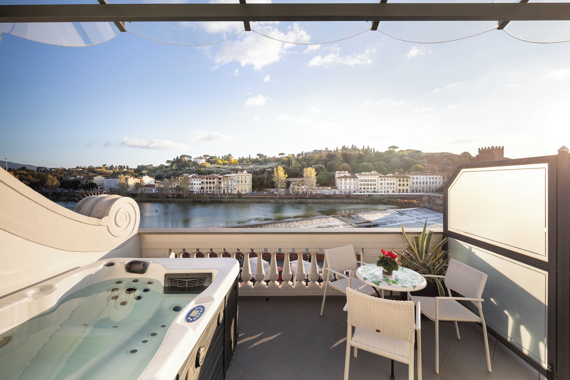 带河景的豪华套房