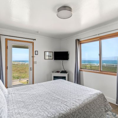 Romantic Room, 1 Queen Bed, Fireplace, Ocean View (No Pets Allowed) Point Arena Lighthouse Promo Code