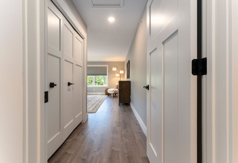 Luxury Condos With Concierge And Games-Gorgeous Retreat