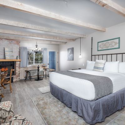 Sky King (Not Pet-Friendly) Sky Ranch Lodge Promo Code