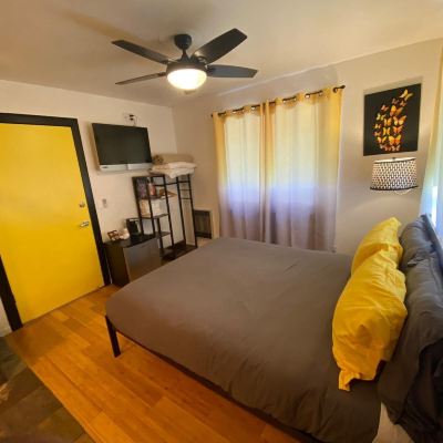 One Queen Room With Exposed Shower The Mammoth Inn Promo Code