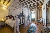 Antonio Beach Tree House Hotel & Spa